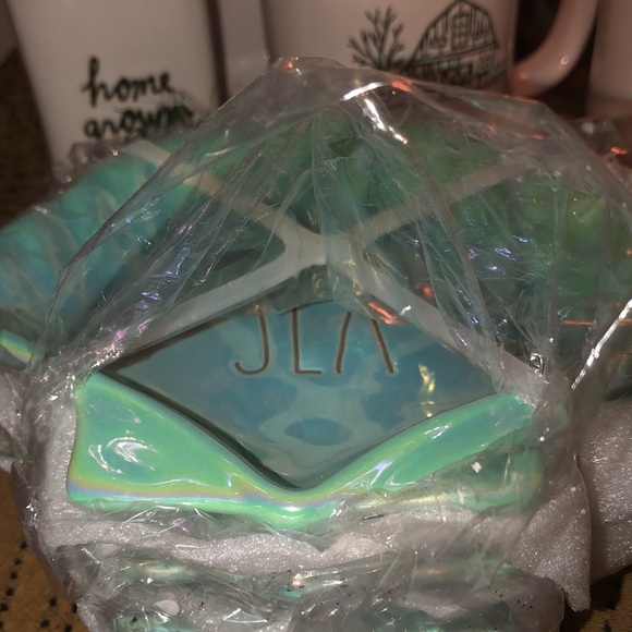 Rae Dunn SEA Seashell Shaped Appetizer Plates Iridescent Blue/Green Set of 4 - Picture 3 of 8